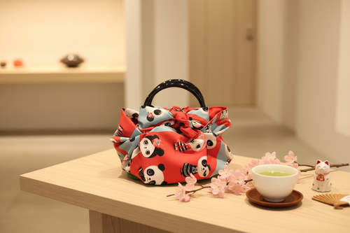Stillleben Panda-Tasche